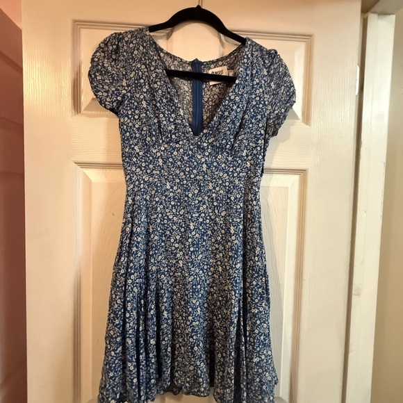 Princess Polly Dresses & Skirts - Princess Polly Navy Floral Mini Dress